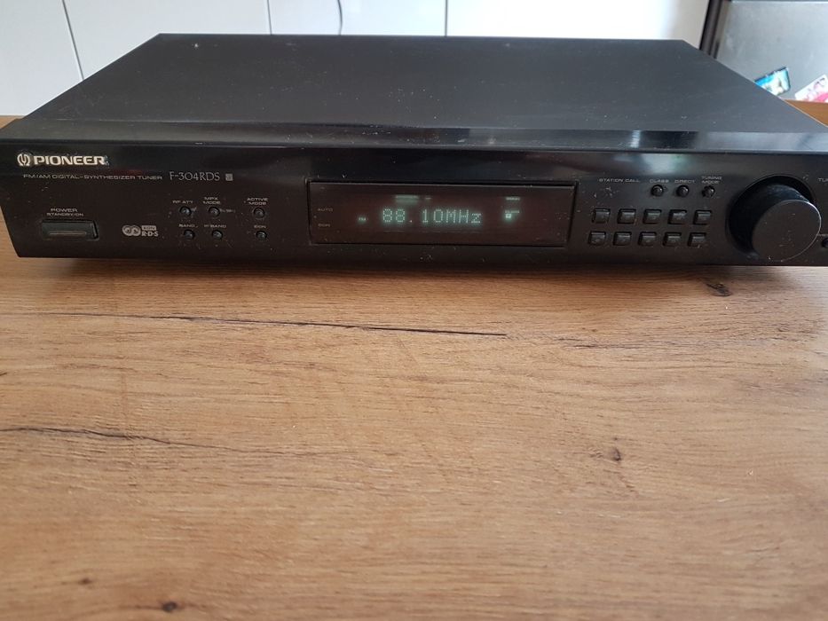 Pioneer FM/AM digital-synthesizer model f-304rds
