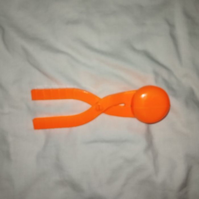 Снежко леп какашка маленький оранжевий