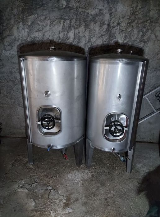 1 Cuba Inox 550 e 375 litros