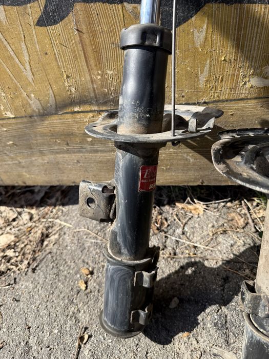 Передні амортизатори Хюндай Елантра МД