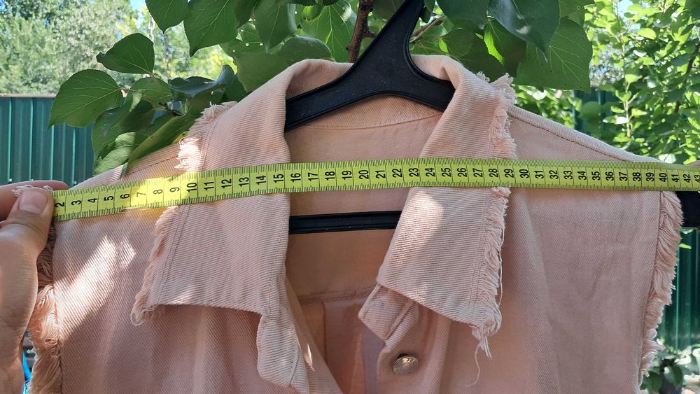 Джинсова жіноча жилетка