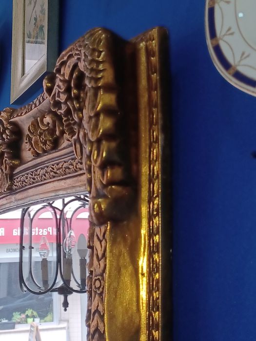 Espelho dourado em gesso