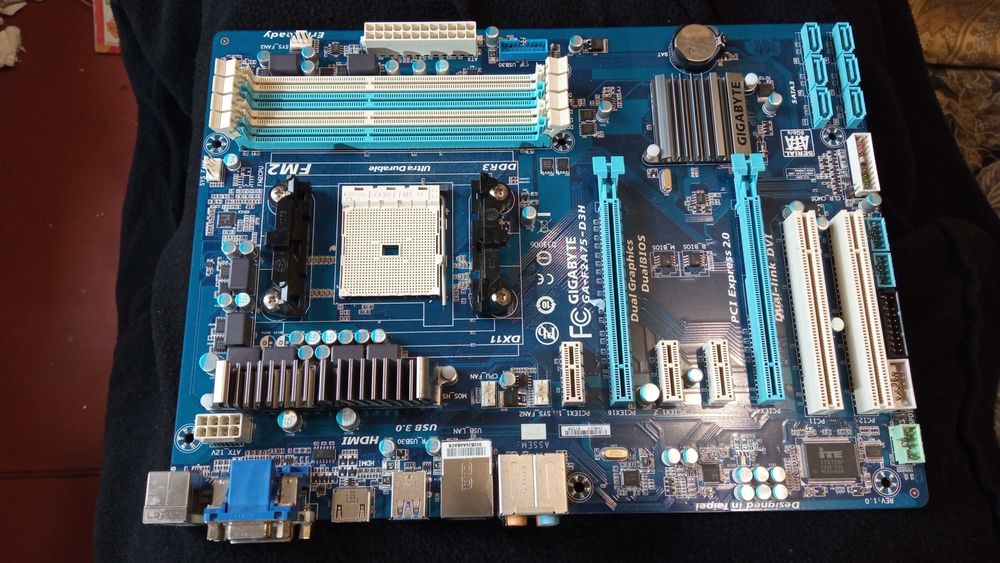 Материнська плата Gigabyte GA-F2A75-D3H (sFM2, AMD A75, PCI-E x16)
