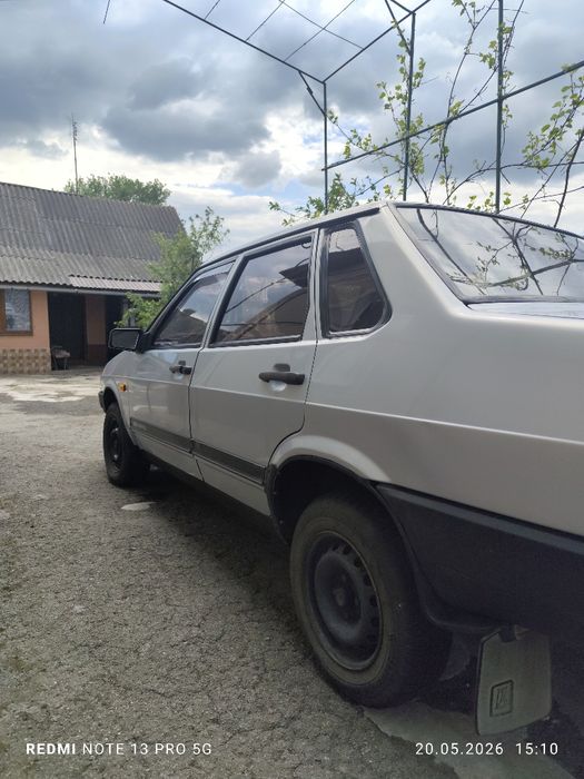ВАЗ 21099 автомобіль