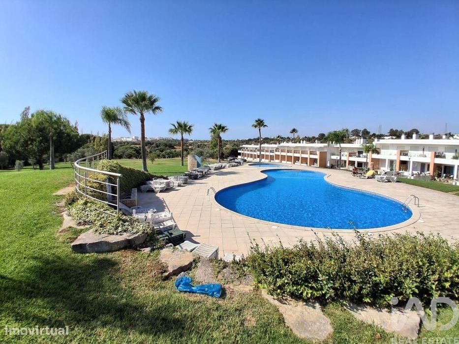 Moradia em banda T2 em Albufeira e Olhos de Água de 97,15 m2