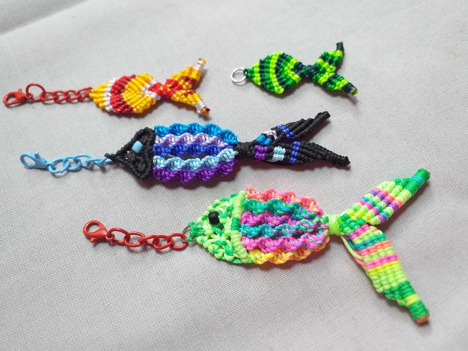 Pingente Peixe Preto, Azul e Roxo em Macramê