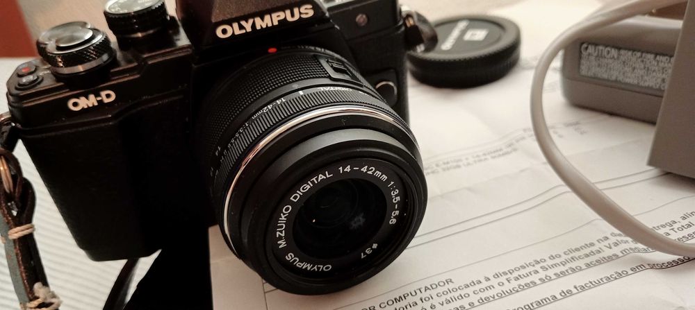 Olympus OM-D E-m10 mark II, muito pouco usada