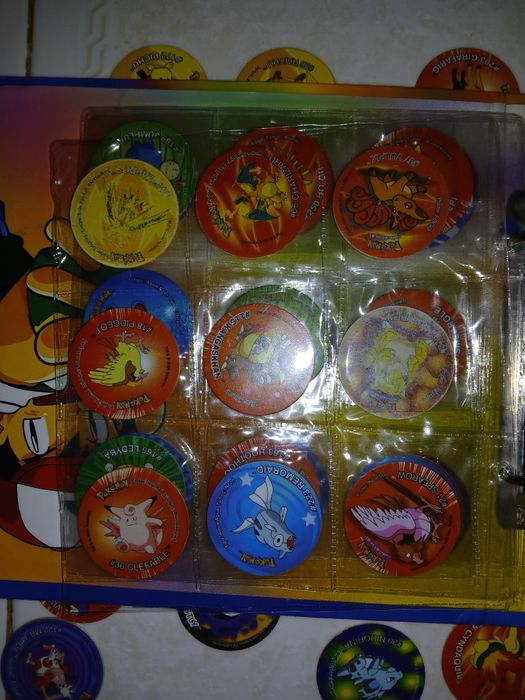 Caderneta pokemon com tazos
