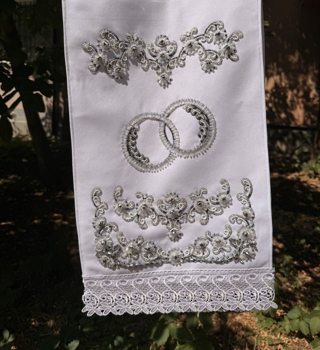 Рушник весільний під ноги/вишитий бісером та кришталиками