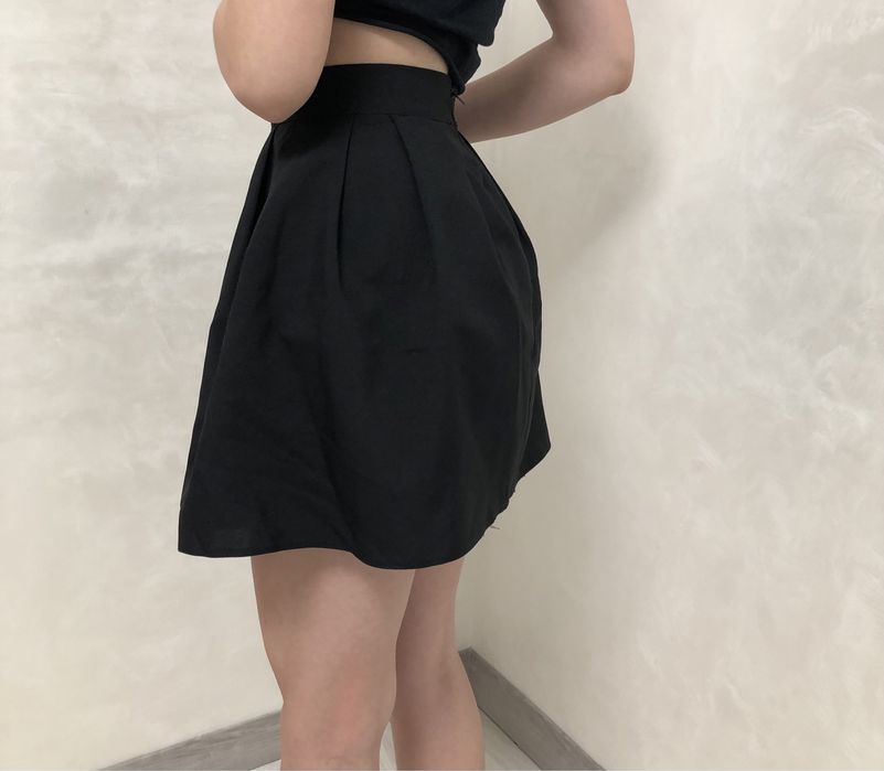 Чорна спідничка