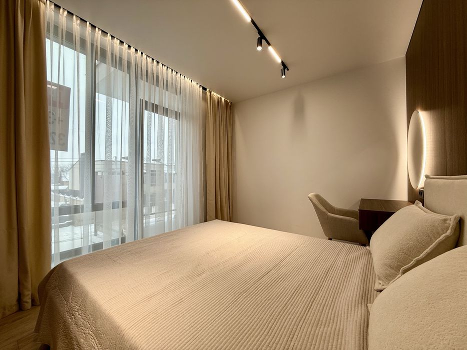 Простора квартира з кухнею-студією та балконом в ЖК Manhattan! 48м2