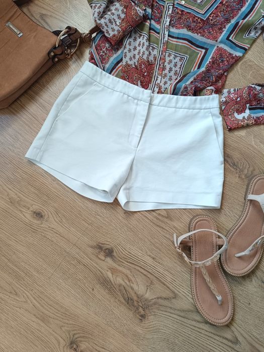 Białe eleganckie szorty spodenki r. S 36