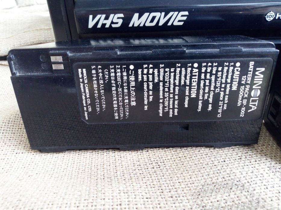 Kamera VHS Hitachi VM-500E + ładowarka Minolta + 2 baterie + torba

Op