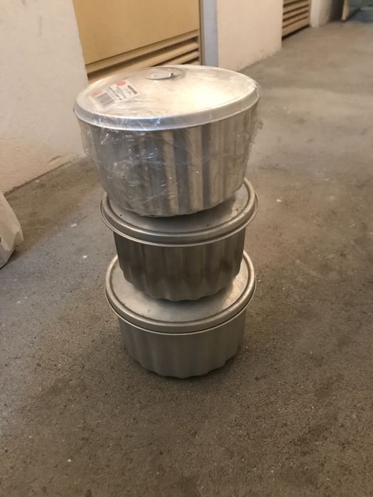 Three Pudding Molds64751216880897121