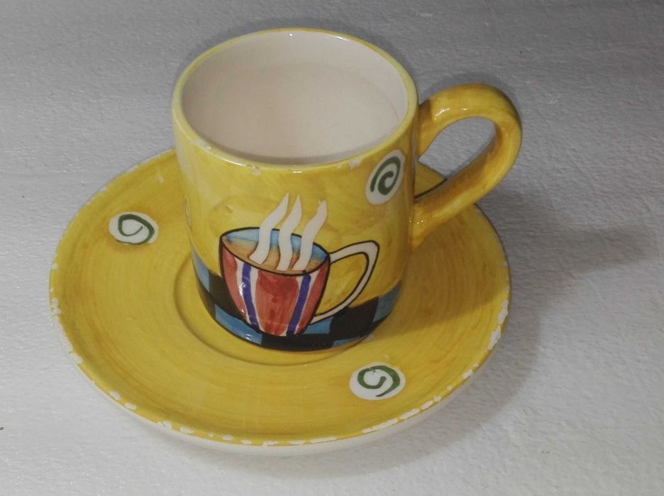 Chavena e pires amarelo