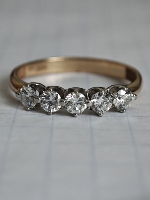 Золота каблучка, з діамантами 0.5 ct, 585 проба.