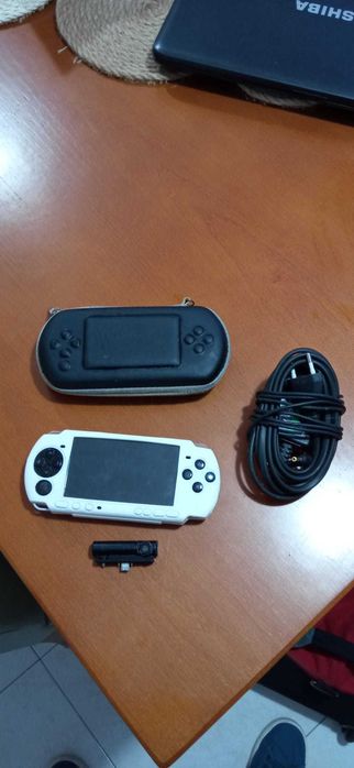 Consola PSP com bolsa, capa de proteção, câmara e carregador
