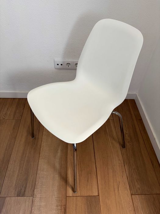 Cadeira IKEA LIDÅS branca + pernas cromadas Sefast (como nova)