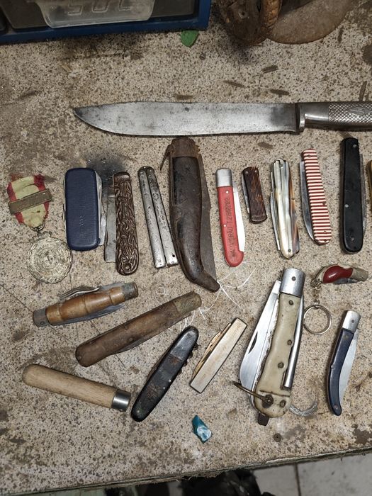 Vários canivetes antigos