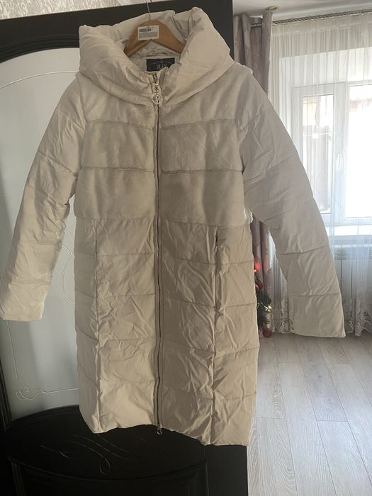 Зимній жіночий пуховик