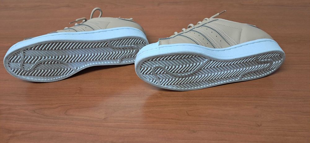 Ténis ADIDAS Super Star, tam. 37 1/3, bege e branco, como novos
