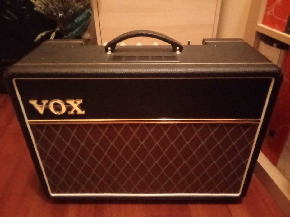 Vox AC-10 com capa Vox