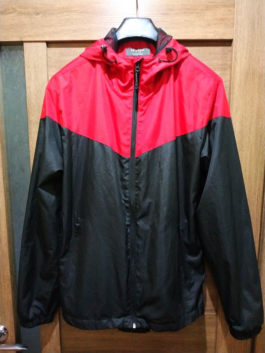 Спортивні куртки Nike, Primark