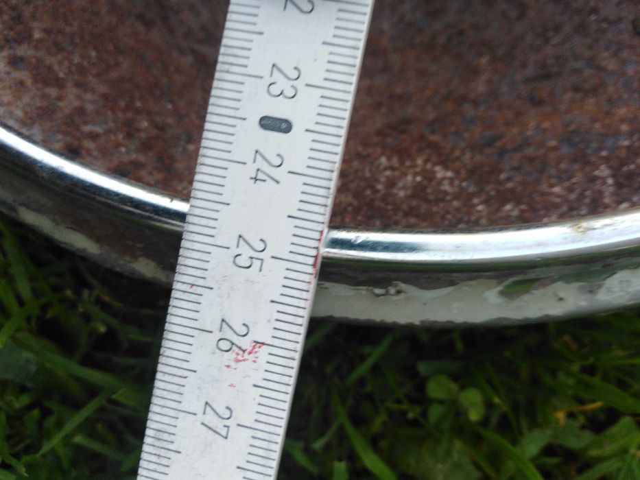 Stary metalowy kołpak WV