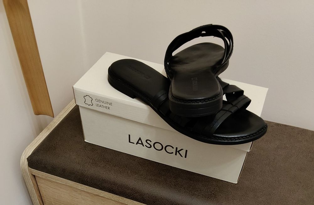 Klapki skorzane marki Lasocki