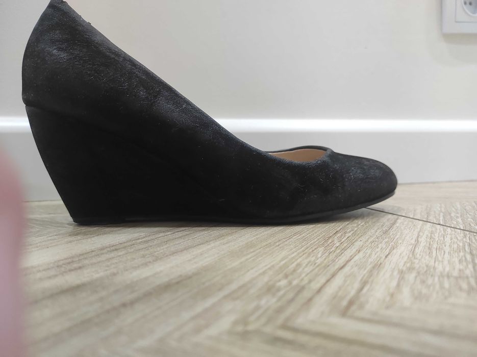 Czarne koturny wysokosc 6.5 cm