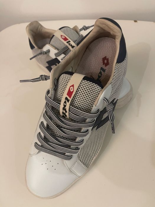 Tenis marca Lotto em pele genuina