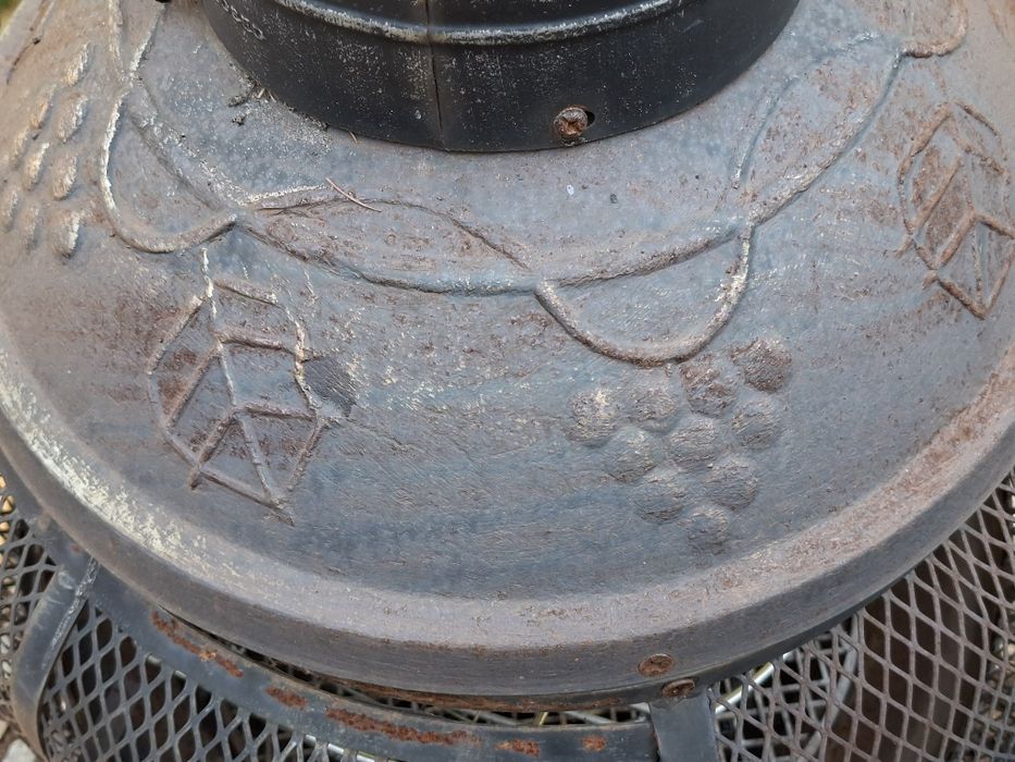 Żeliwny kominek ogrodowy z funkcją grilla / Piecyk Tarasowy Chimenea