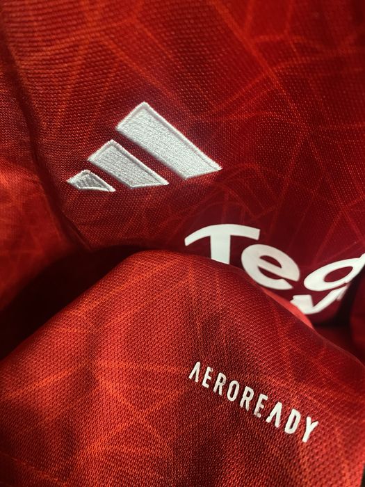 Футбольная футболка бренда Адидас Манчестер Юнайтед