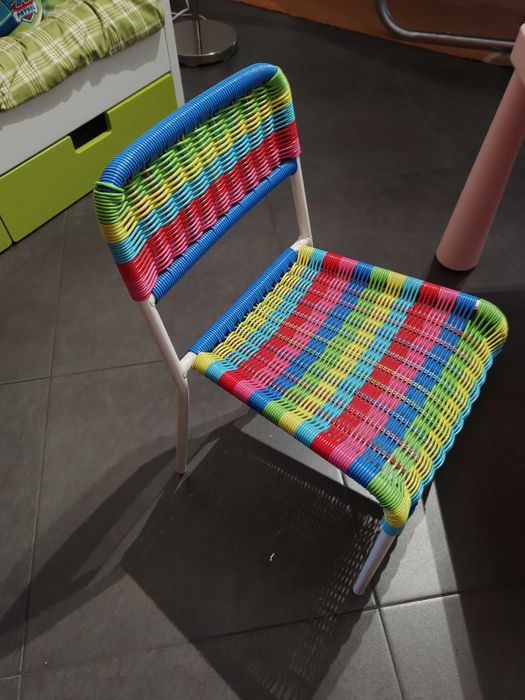Mesa e cadeira de criança IKEA, usado em bom estado