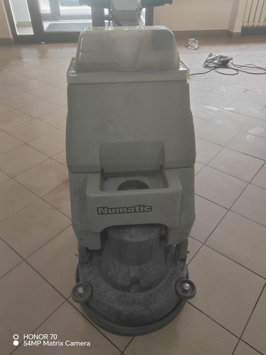Szorowarka do podłogi Numatic