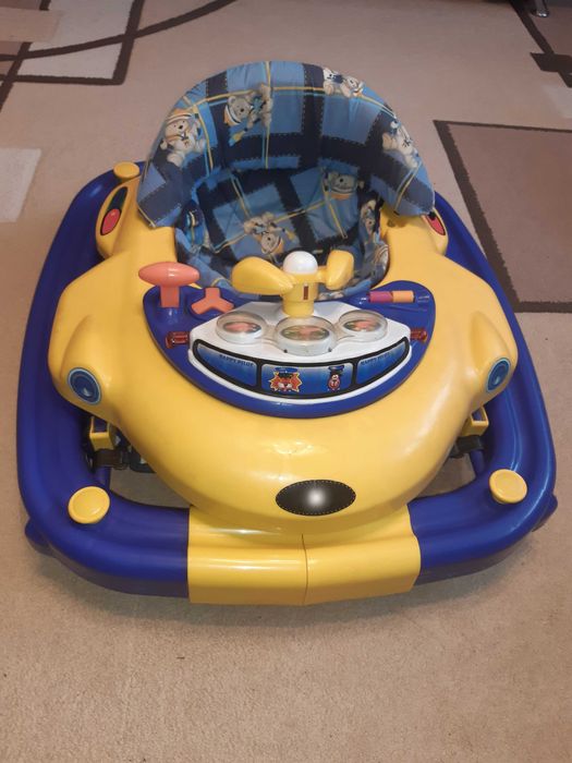 Chodzik dziecięcy z trampoliną