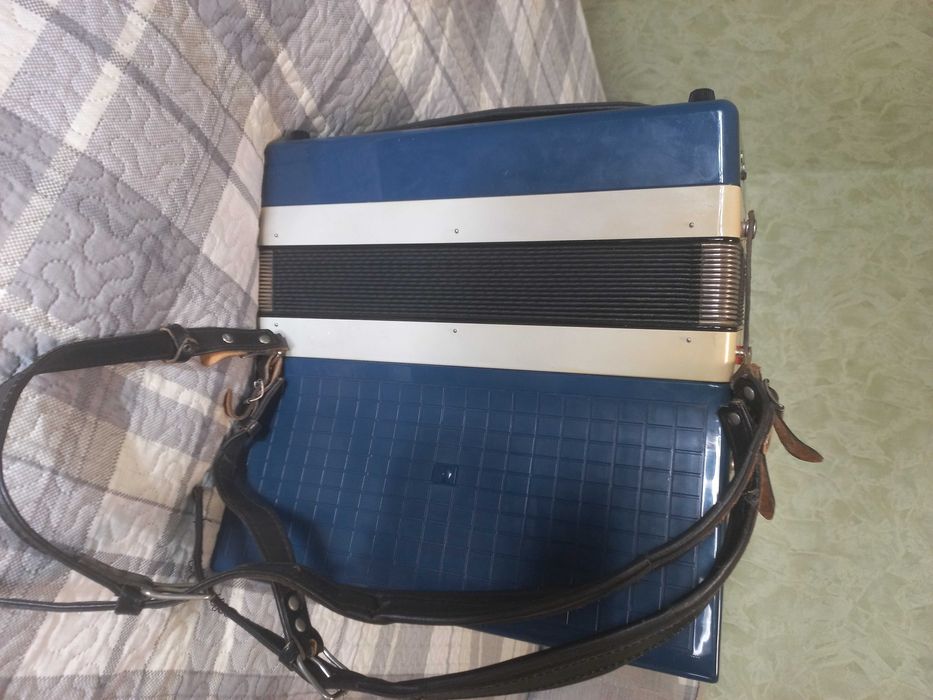 Акордеон  ( аккордеон ) Weltmeister Cordal