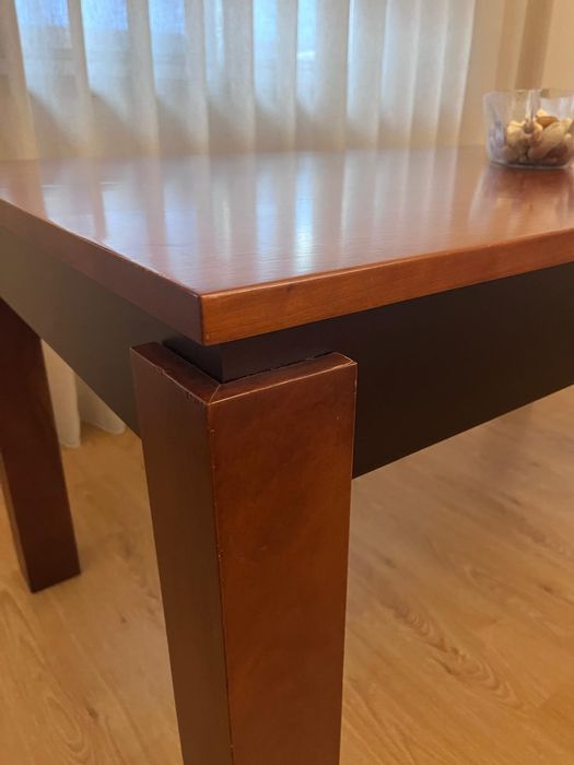 Vendo mesa e 4 cadeiras