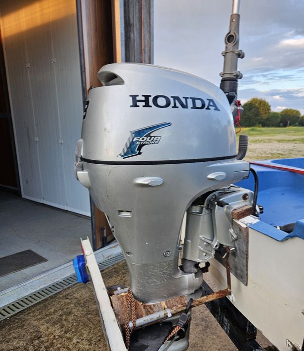 Vendo barco ockelbo 4,15m com motor Honda de 8cv e atrelado!