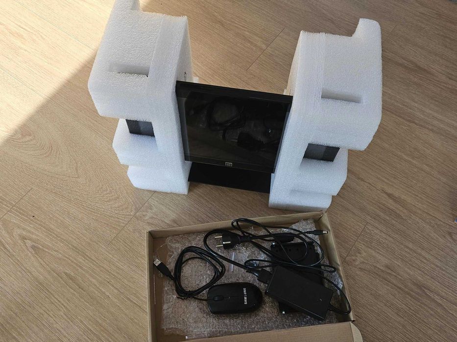 terminal (komputer) All-In-One z ekranem dotykowym firmy Elo