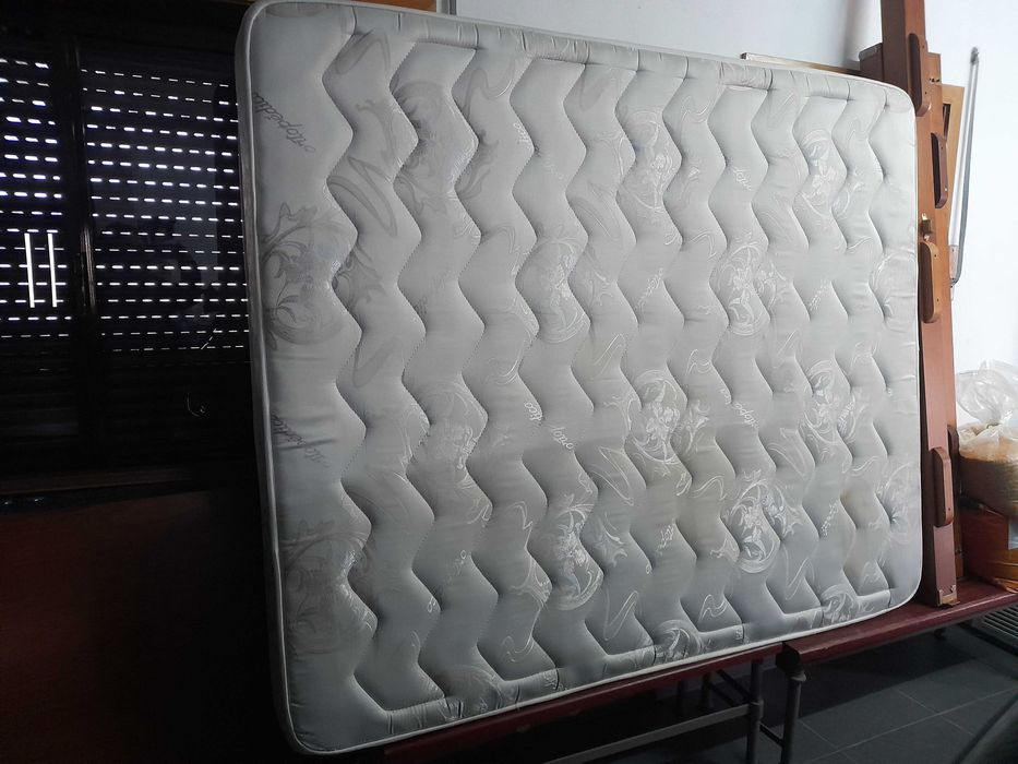 Cama, estrado e colchão