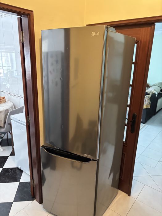 Frigorífico LG 318L - Combi No Frost