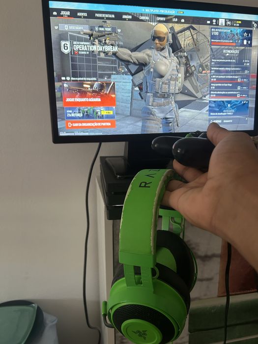 Vendo PS4 Pro 1TB + monitor crown japan 22p + strick pack fps Faro (Sé ...