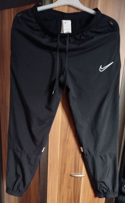 Spodnie dresowe męskie Nike rozmiar S stan idealny