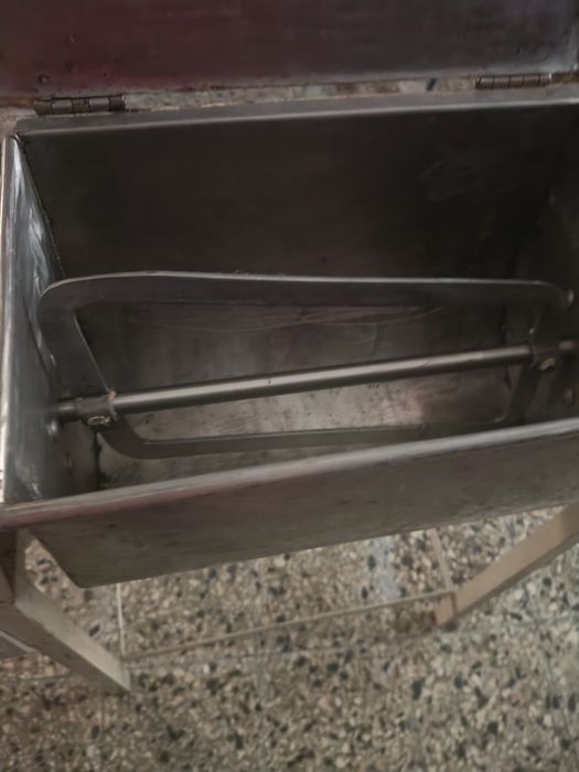 Maquina de amassar pão, etc