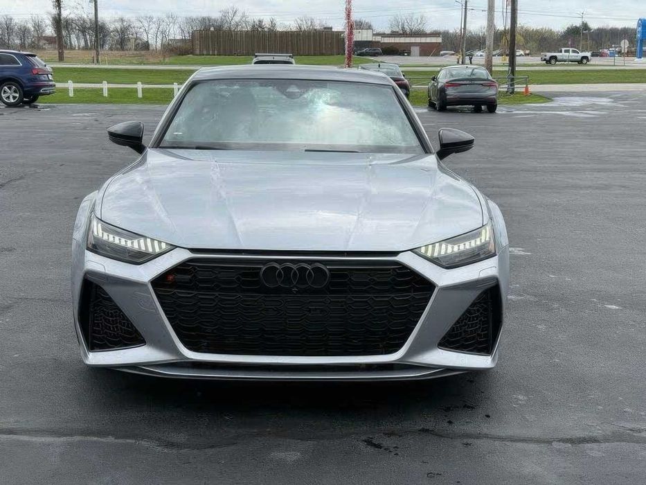 Audi RS 7 quattro      2022