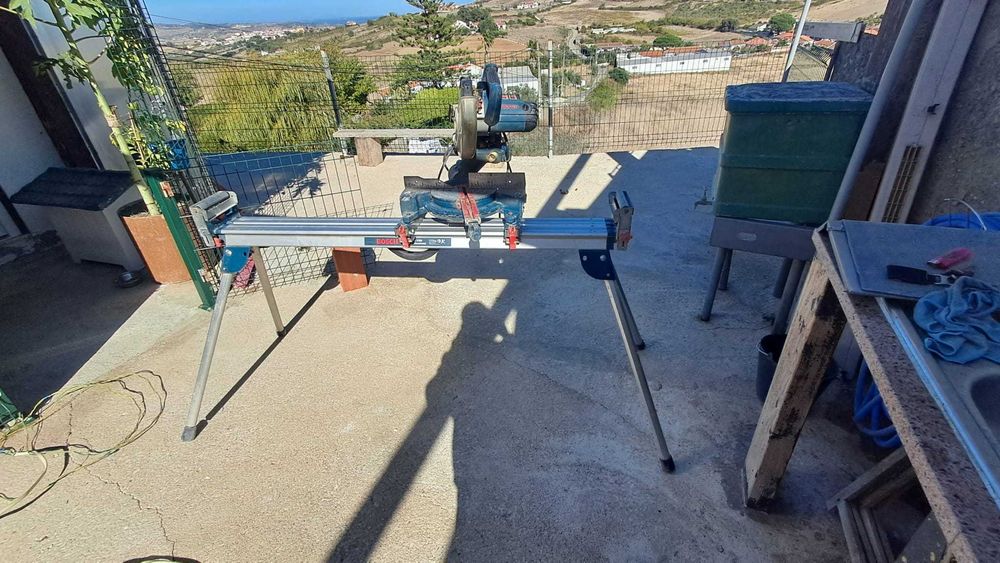 Serra de esquadria BOSCH + Bancada GTA3700 Professional