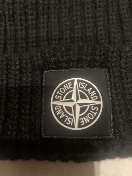 Продам теплу шапку stone island