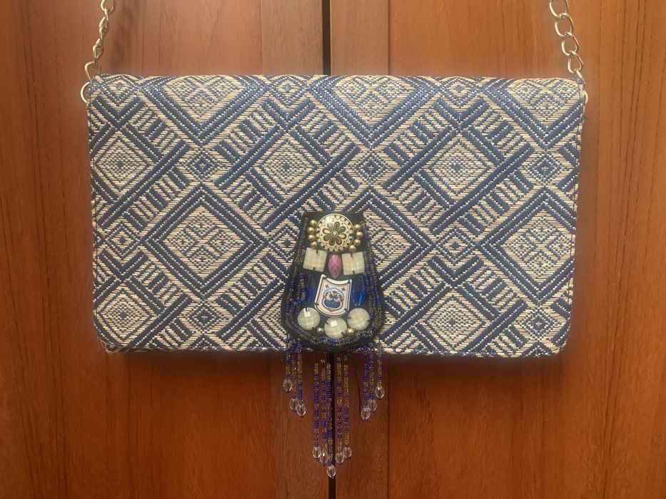 Clutch palhinha azul e dourado