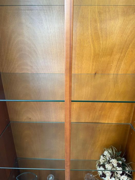 Cristaleira em madeira de cerejeira maciça